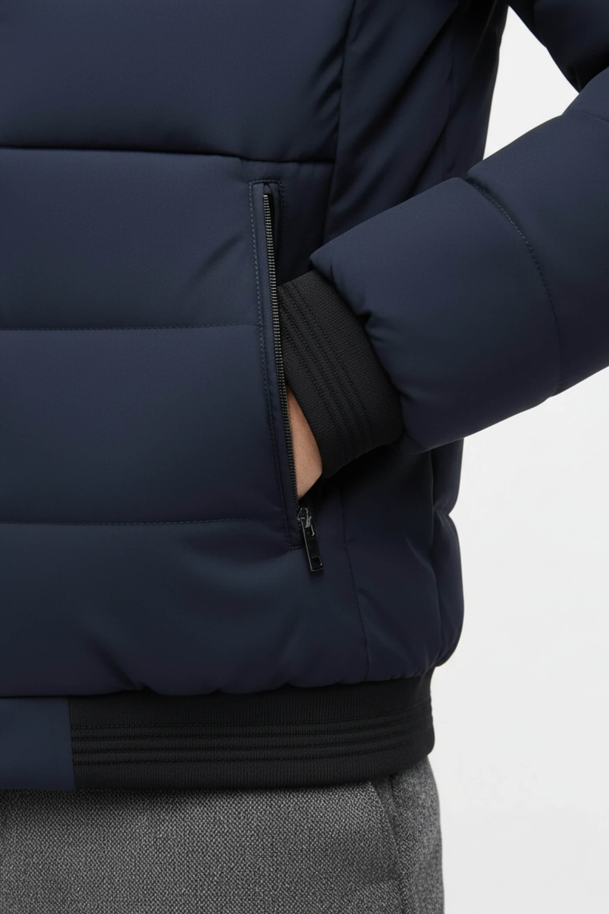 Stand-collar puffer jacket with zippered pockets for men | Caurelle